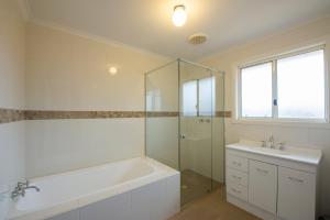 Phòng tắm tại Flinders Bush Retreats
