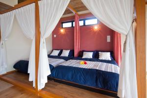Tempat tidur dalam kamar di Bougain Terrace Resort Thi-chi House