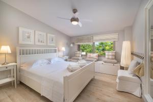 Кровать или кровати в номере Ammouda Villas