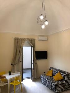 A television and/or entertainment centre at Catania Sun&Sea - Sun Home
