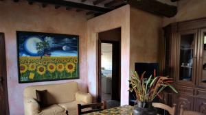 TV a/nebo společenská místnost v ubytování Agriturismo La Grotta Di Montecchino