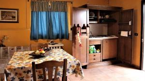 Kuchyň nebo kuchyňský kout v ubytování Agriturismo La Grotta Di Montecchino
