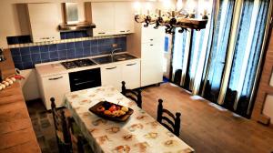 Kuchyň nebo kuchyňský kout v ubytování Agriturismo La Grotta Di Montecchino