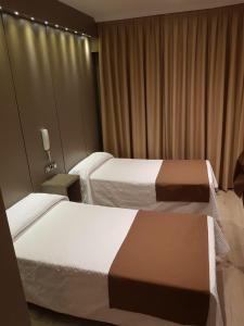 Postel nebo postele na pokoji v ubytování Hostal Colon