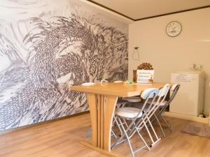 a dining room with a table and chairs at Casa Viento Stay Inn in Hiroshima