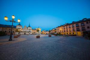 a city square with buildings and street lights at night at Hotel Aroi Bierzo Plaza in Ponferrada
