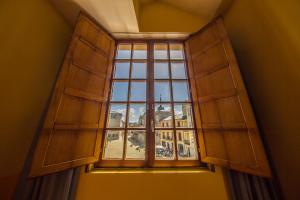 an open window with a view of a building at Hotel Aroi Bierzo Plaza in Ponferrada