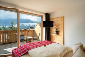 Hotel Sedona Lodge客房内的一张或多张床位