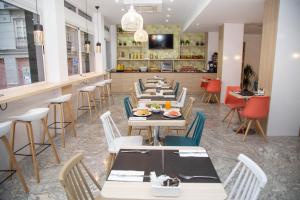 Reštaurácia alebo iné gastronomické zariadenie v ubytovaní Soho Boutique Bahía Málaga
