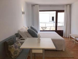 A bed or beds in a room at Apartamentos Albertos