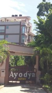 un gran edificio con un cartel delante en Ayodya Suites Nyali, en Nyali