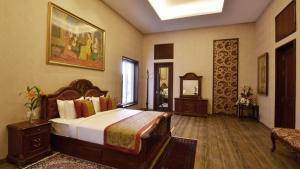 Orchha Palace and Convention Centre客房内的一张或多张床位