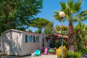 CAMPING & SPA CAP SOLEIL tesisinin dışında bir bahçe