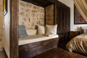 Posteľ alebo postele v izbe v ubytovaní Boutique Rustic Apartment with Amazing Terrace