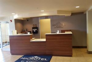 Ο χώρος του λόμπι ή της ρεσεψιόν στο Microtel Inn & Suites by Wyndham Bellevue