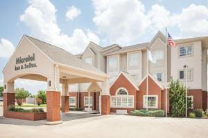 an exterior view of a medical office building at Microtel Inn by Wyndham Stillwater in Stillwater