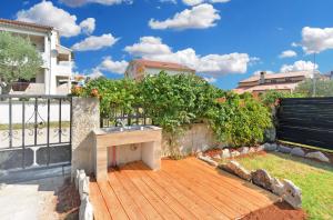 Vonkajšia záhrada v ubytovaní Apartment Mirella 1745 + 5 fotografií