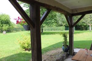 a view of a garden from a screened in porch at Le Poule House in Guérard