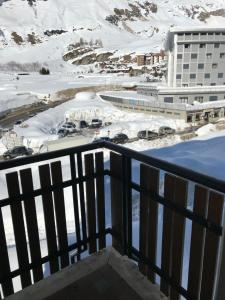 desde el balcón de un hotel en la nieve en Manu happy house Cir 0104, en Breuil-Cervinia