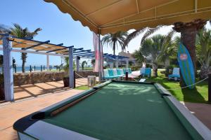 Bazén v ubytování Apartamentos Playa Feliz nebo v jeho okolí