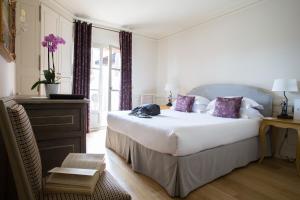 Un ou plusieurs lits dans un hébergement de l'établissement L'Hôtel & Spa du Castellet
