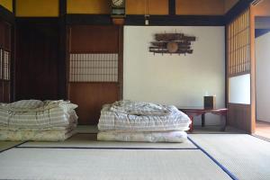 a room with two beds sitting on the floor at Guesthouse Soranoie in Gero