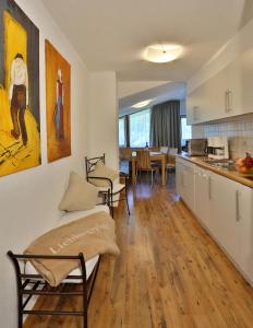 a room with a kitchen and a living room at Apartmenthaus Jörg in Serfaus