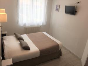 Postel nebo postele na pokoji v ubytování Auberge Les Mufliers - Hôtel Les Forges