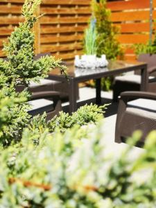 a patio with a table and chairs and plants at SPA LOVE Ceglana 1 A sauna,,jaccuzi dla dwojga na wyłączność in Zielona Góra