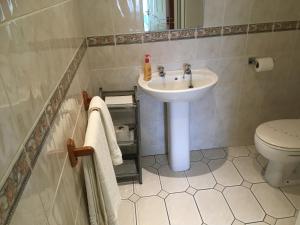 Imagen de la galería de Shawlee Cottage, en Airdrie