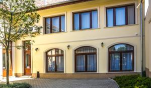 Centrum Apartman 2700 Cegléd, Szabadság tér 9. kép - 2
