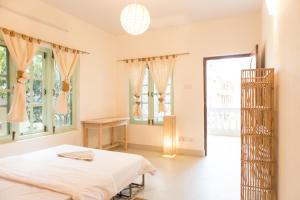 Postel nebo postele na pokoji v ubytování Ananda Tree House Eco Homestay