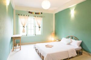 Postel nebo postele na pokoji v ubytování Ananda Tree House Eco Homestay