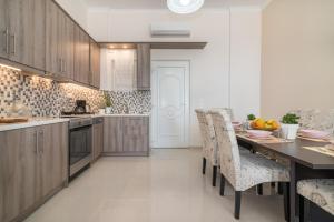 Kuchyň nebo kuchyňský kout v ubytování Luna Apartments