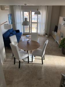 Posedenie v ubytovaní Puerto Fino Apartamentos