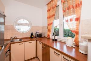 Kuchyň nebo kuchyňský kout v ubytování Family Apartment Dubrovnik - private jacuzzi terrace, private parking + 33 fotografií
