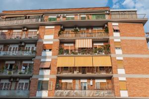 apartamentowiec z balkonem po stronie w obiekcie M&M House w Rzymie