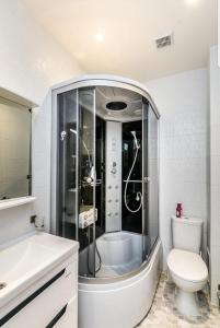 Noemi Jurmala Apartment tesisinde bir banyo