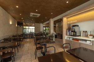 a dining room with tables and chairs in a restaurant at Hotel New Bari in Bitritto