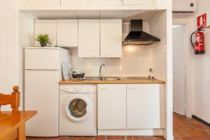 Kuchyň nebo kuchyňský kout v ubytování Apartamentos Gadi Corral Siglo XVI