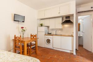 Kuchyň nebo kuchyňský kout v ubytování Apartamentos Gadi Corral Siglo XVI