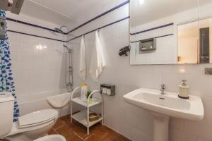 Koupelna v ubytování Apartamentos Gadi Corral Siglo XVI + 37 fotografií