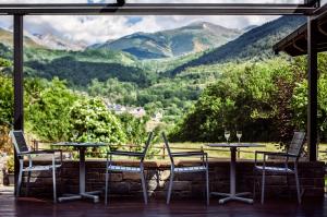 A general mountain view or a mountain view taken from a vendégházakat