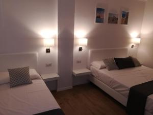 Postel nebo postele na pokoji v ubytování B&B Suites Via del Mare