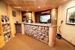The lobby or reception area at The Ridge Sierra