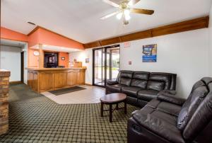 a living room with a couch and a table at Motel 6-Marion, IL in Marion