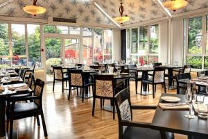 Best Western Annesley House Hotel tesisinde bir restoran veya yemek mekanı