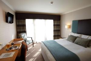 Postel nebo postele na pokoji v ubytování Best Western Plus Dunfermline Crossford Keavil House Hotel