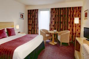 A bed or beds in a room at Best Western Frodsham Forest Hills Hotel
