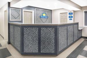 Lobi atau kawasan kaunter penerimaan di Days Inn by Wyndham Carthage +30 gambar